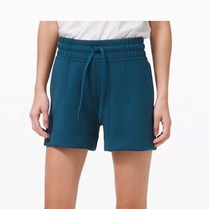 Lululemon Soft Ambitions 4” Shorts size 10 blue borealis